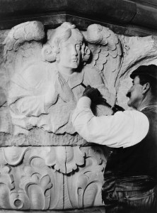 Stone_sculptor_at_work